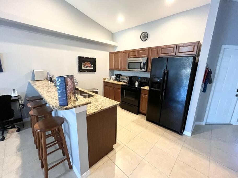 Debbie's 3-bedroom In A Duplex Cape Coral