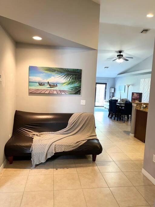 Debbie's 3-bedroom In A Duplex
