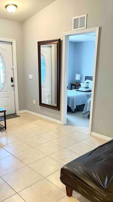 Apartment Debbie's 3-bedroom In A Duplex Cape Coral