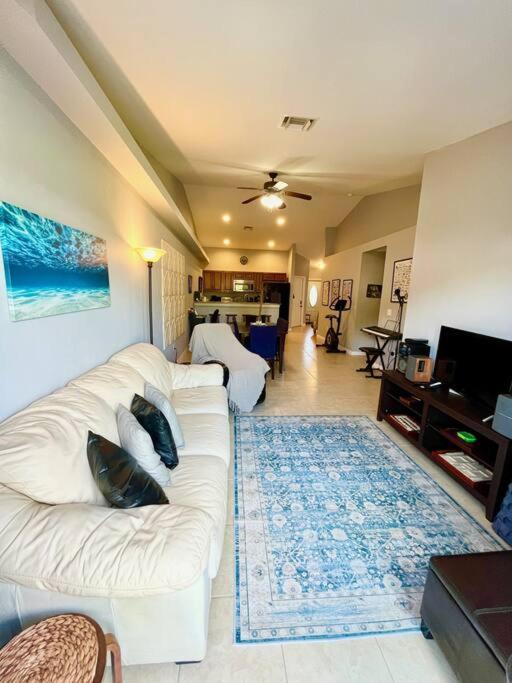 Debbie's 3-bedroom In A Duplex Apartment *