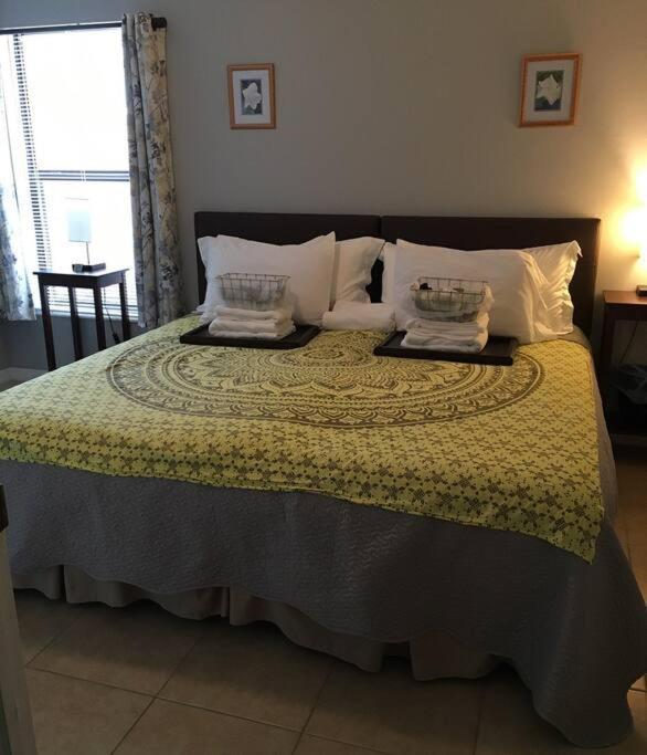 Debbie's 3-bedroom In A Duplex Apartment